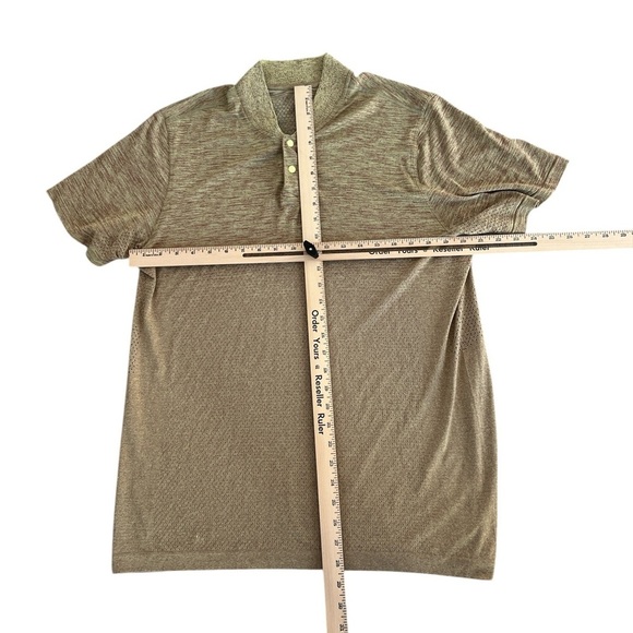 Lululemon Men’s Metal Vent Tech Shirt Henley Short Sleeve 2 Snap Size XL - Picture 5 of 7